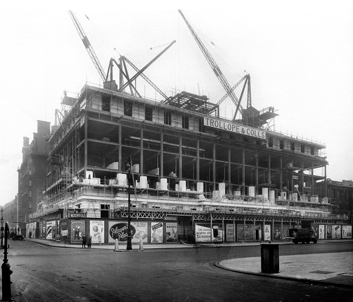 Ett stort hus som heter Wellcome building håller på att byggas i London 1931.
