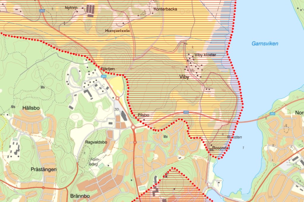 Skärmdump av kartbild med riksintressena särskilt markerade med röd färg.