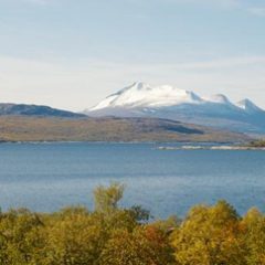 Laponia - ett av de 15 svenska världsarven. I fonden ses Akkamassivet.