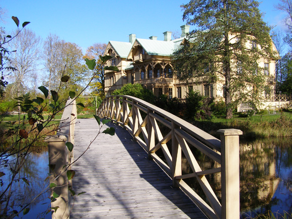 Långvinds Herrgård, Herrgården, bron till ön