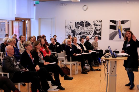 Anne Bjørke från Bymuseet i Bergen berättar om riktlinjer i Norge på ett seminarium om gallring.