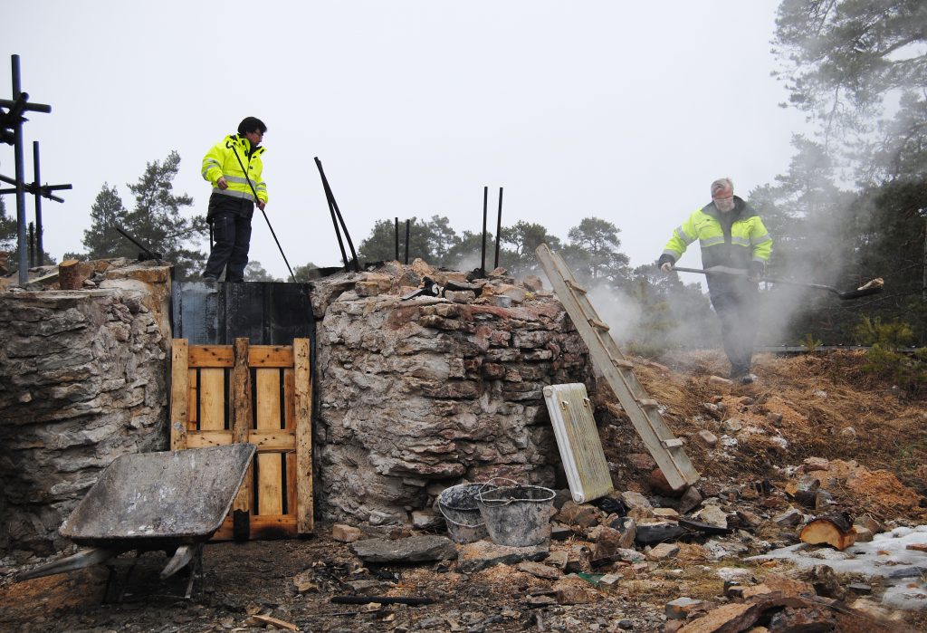 Vid Byggnadshyttans kalkugn i Rings, Hejnum, Gotland.