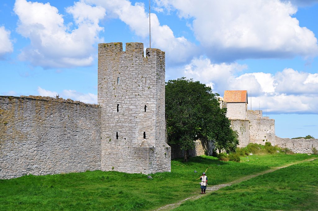 En bågskytt i Östergravar utanför Visby ringmur, Gotland.