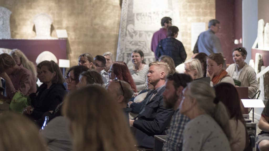 Publikvy från seminarium på Gotlands Museum under Almedalsveckan.