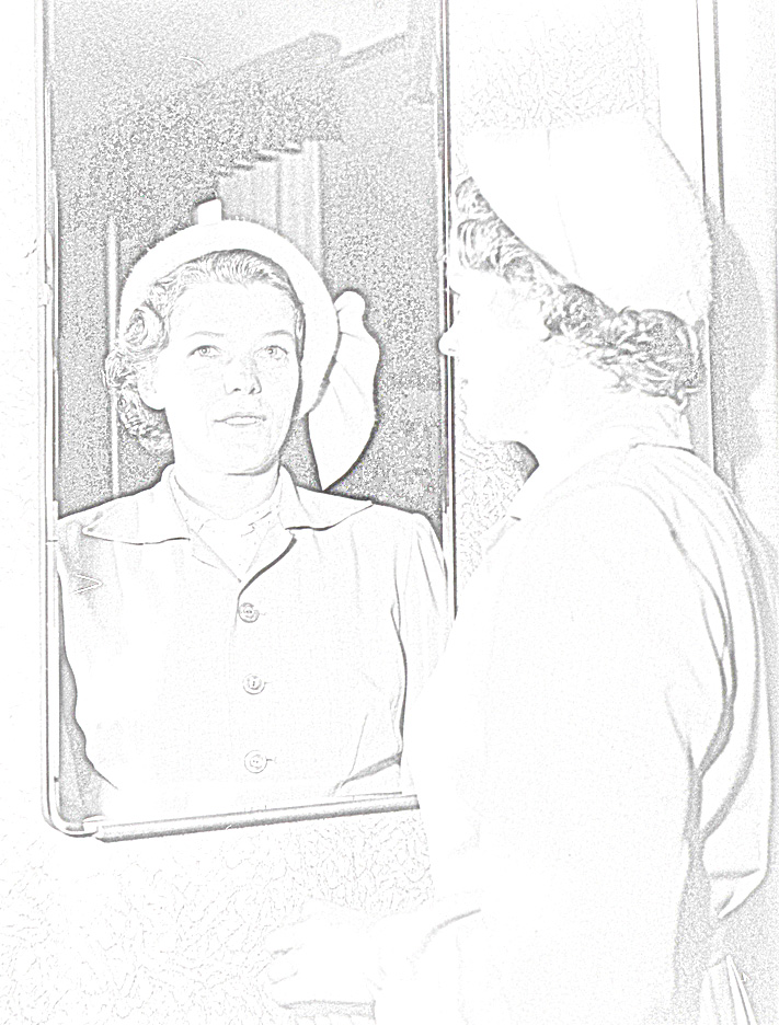 Konturen av bild med kvinna med hatt och dräkt som står och speglar överkroppen i en spegelram.