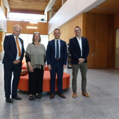 Uppställningsbild med från vänster landshövding Anders Flanking, överantikvarie Susanne Thedéen, civilminister Erik Slottner, riksantikvarie Joakim Malmströ,