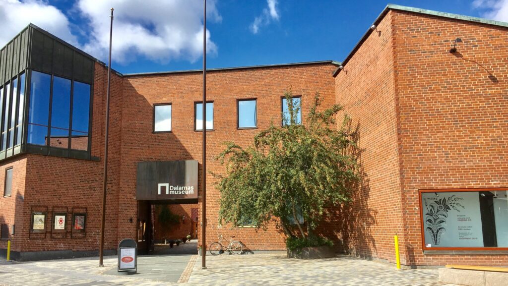Bild på entrén till Dalarnas museum i Falun.