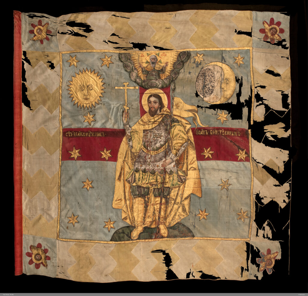 En sliten militär fana i grönt , gult och rött med ett helgon på