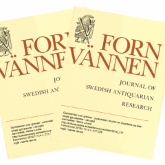 Två nummer av Fornvännens gula framsida med texten "Journal of Swedish Antiquarian Research" ligger bredvid varandra.