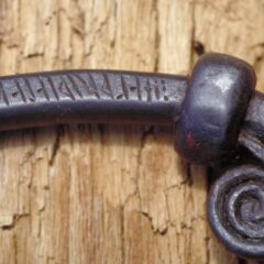 Närbild på ringhandtag.