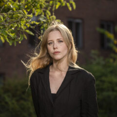 Porträttbild på Clara Strömberg.